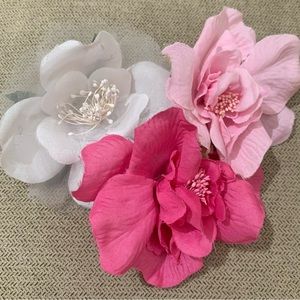Flower pin brooches